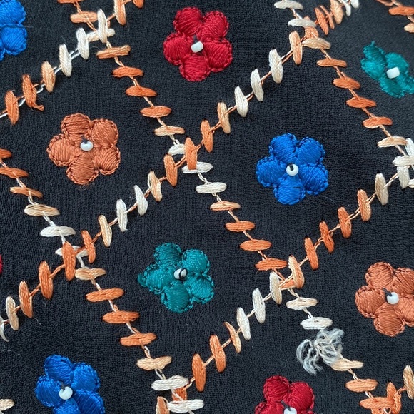 Alice + Olivia Gillian Embroidered Shift Dress - Picture 14 of 15